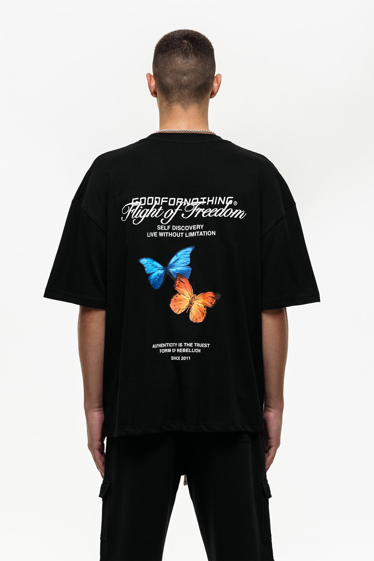 Oversized Discovery Butterfly Black T-shirt